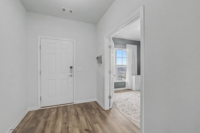 225 Oasis Dr, La Vergne, TN 37086