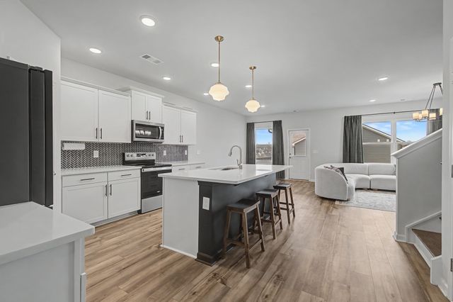 225 Oasis Dr, La Vergne, TN 37086