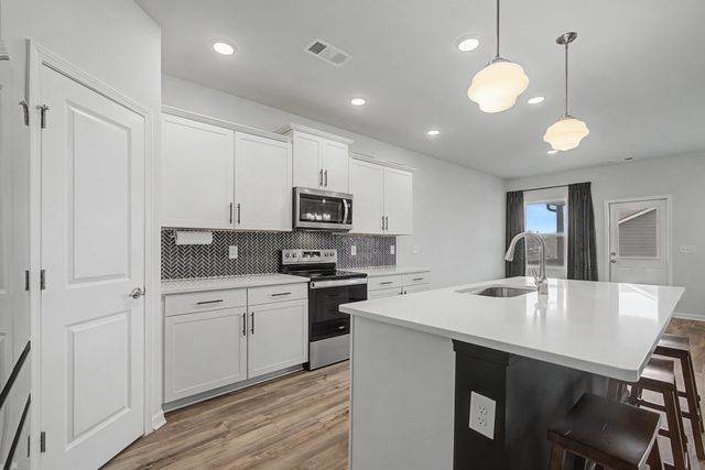 225 Oasis Dr, La Vergne, TN 37086