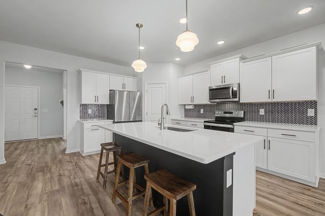 225 Oasis Dr, La Vergne, TN 37086