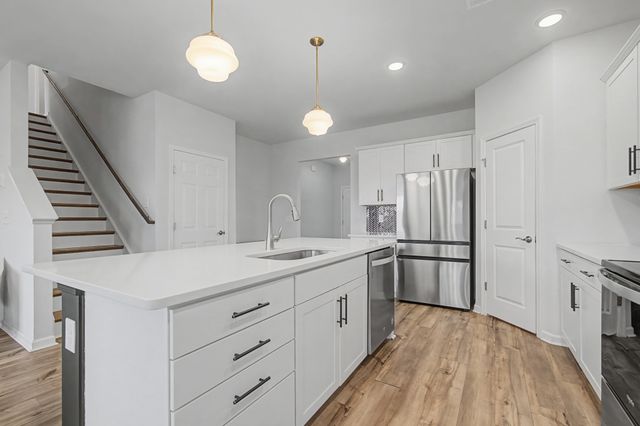 225 Oasis Dr, La Vergne, TN 37086