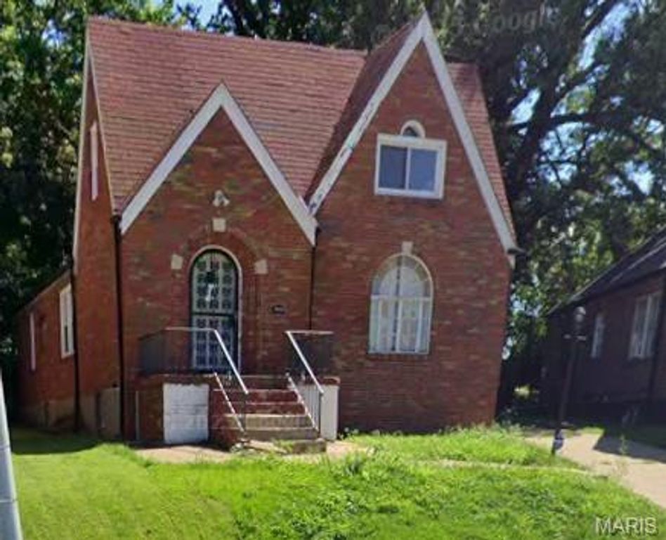 8838 Park Lane, St Louis, MO 63147
