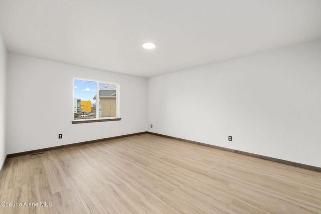 11992 N LENNON LN, Rathdrum, ID 83858