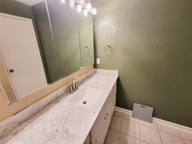 10047 Westpark Drive 21, Houston, TX 77042