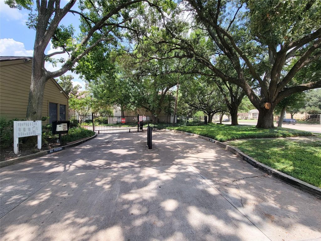 10047 Westpark Drive 21, Houston, TX 77042