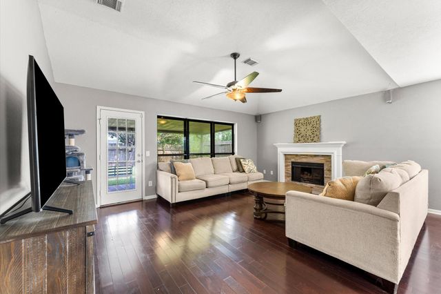 10822 Spruce Drive S, La Porte, TX 77571