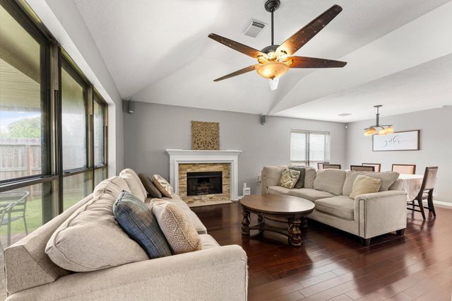 10822 Spruce Drive S, La Porte, TX 77571