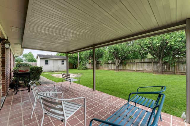 10822 Spruce Drive S, La Porte, TX 77571
