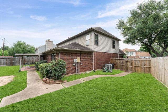 10822 Spruce Drive S, La Porte, TX 77571