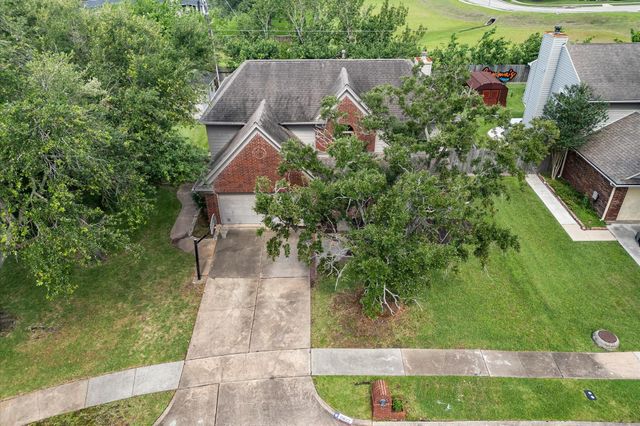 10822 Spruce Drive S, La Porte, TX 77571