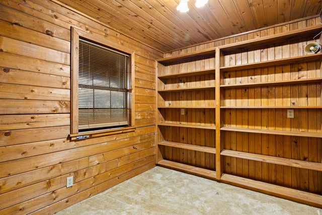 947 Pumpkin Center Rd, Marshall, TX 75672