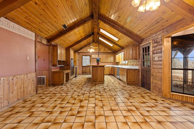 947 Pumpkin Center Rd, Marshall, TX 75672