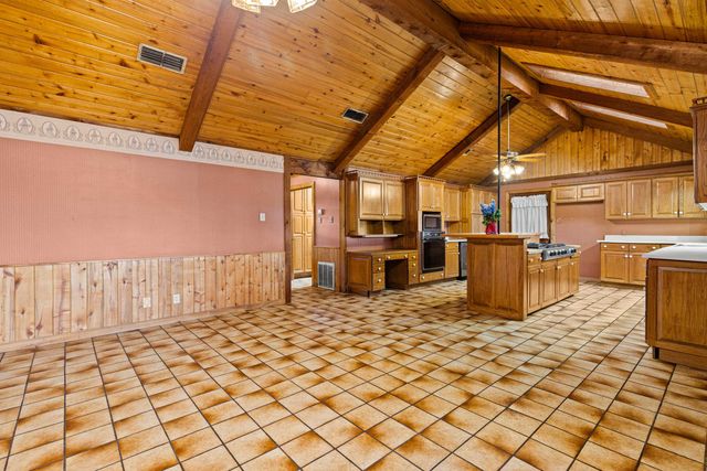 947 Pumpkin Center Rd, Marshall, TX 75672