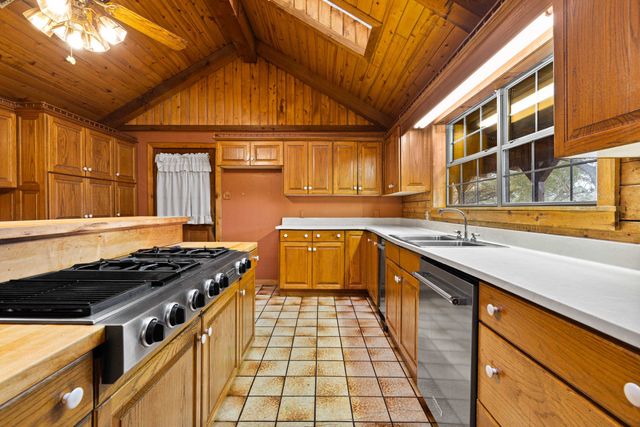 947 Pumpkin Center Rd, Marshall, TX 75672