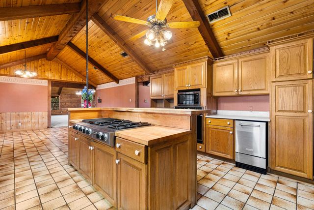 947 Pumpkin Center Rd, Marshall, TX 75672