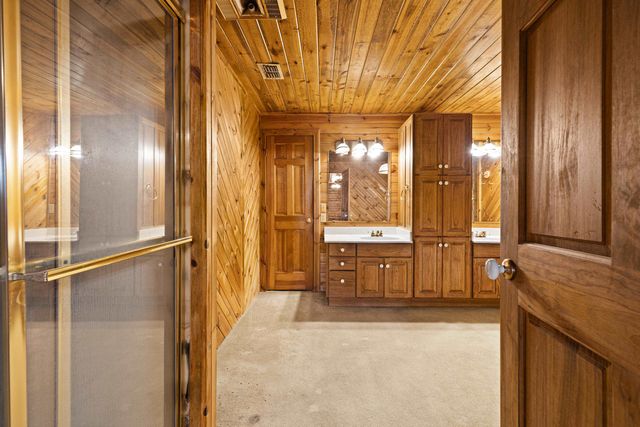 947 Pumpkin Center Rd, Marshall, TX 75672