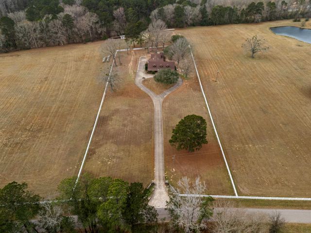 947 Pumpkin Center Rd, Marshall, TX 75672