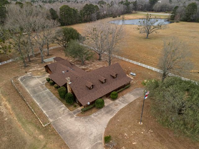 947 Pumpkin Center Rd, Marshall, TX 75672