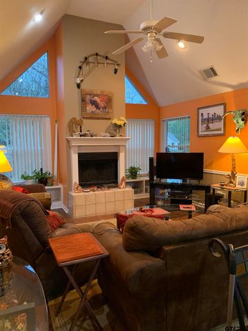 399 Cimarron Trl, Holly Lake Ranch, TX 75765