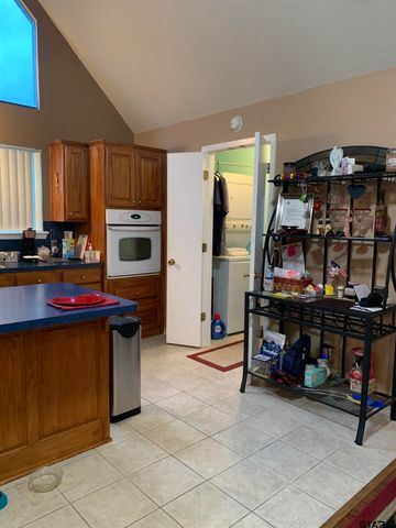 399 Cimarron Trl, Holly Lake Ranch, TX 75765