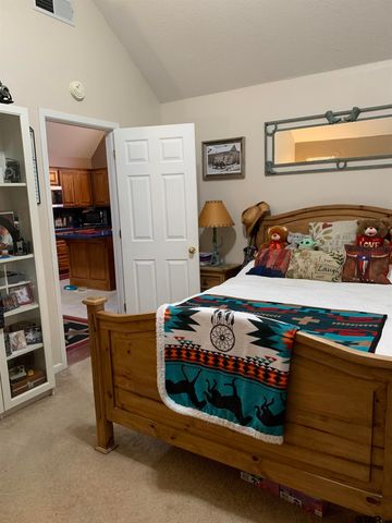 399 Cimarron Trl, Holly Lake Ranch, TX 75765