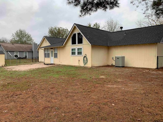 399 Cimarron Trl, Holly Lake Ranch, TX 75765