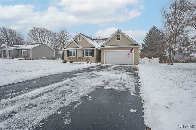 5544 Twilight Lane, Lockport Town, NY 14094