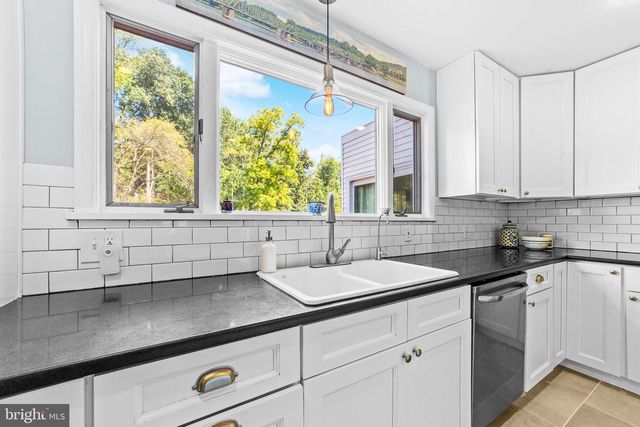 72 POOR FARM RD, Pennington, NJ 08534