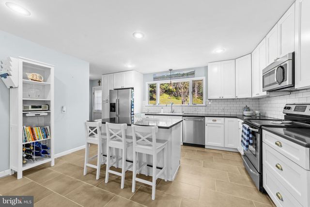 72 POOR FARM RD, Pennington, NJ 08534