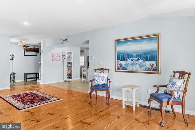 72 POOR FARM RD, Pennington, NJ 08534