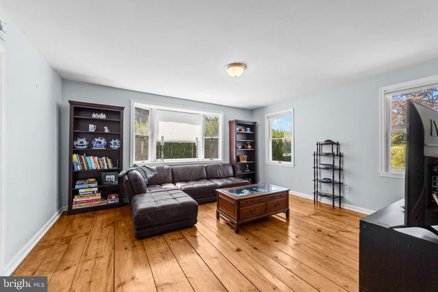 72 POOR FARM RD, Pennington, NJ 08534