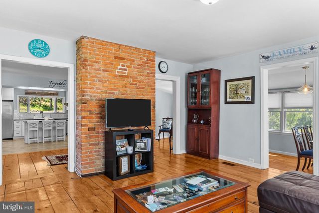 72 POOR FARM RD, Pennington, NJ 08534