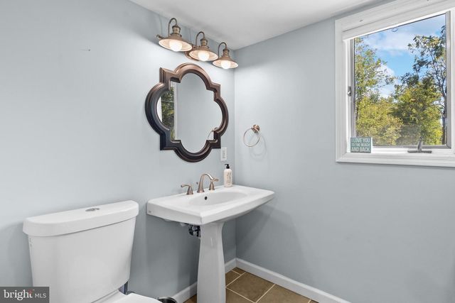 72 POOR FARM RD, Pennington, NJ 08534