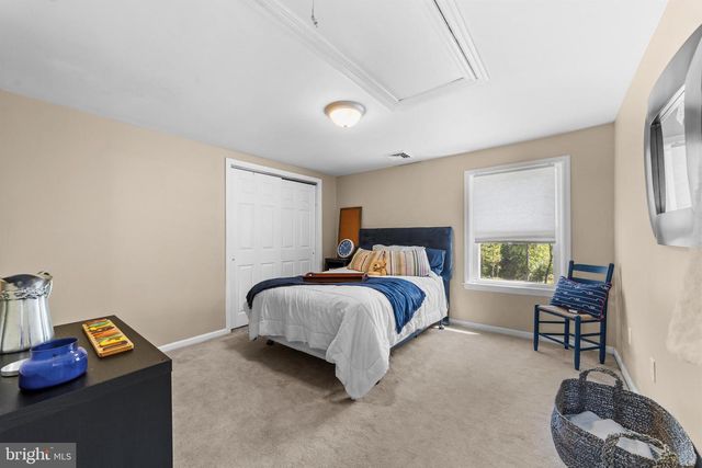 72 POOR FARM RD, Pennington, NJ 08534