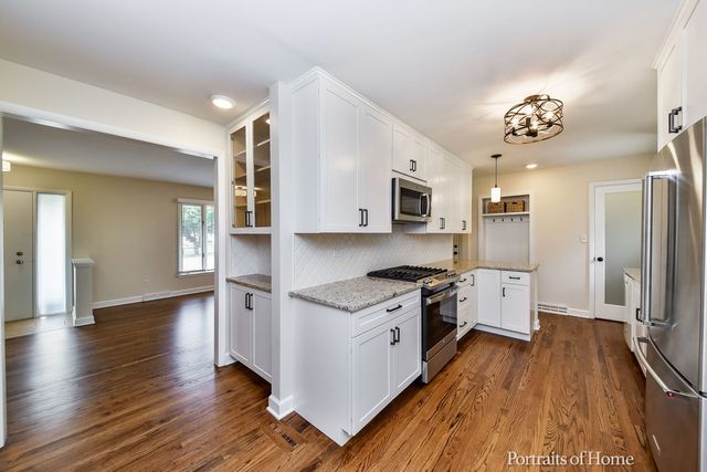 311 LONGVIEW Drive, Geneva, IL 60134