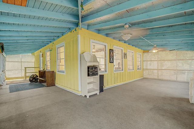 1723 County Road 1333, Liberty, TX 77575