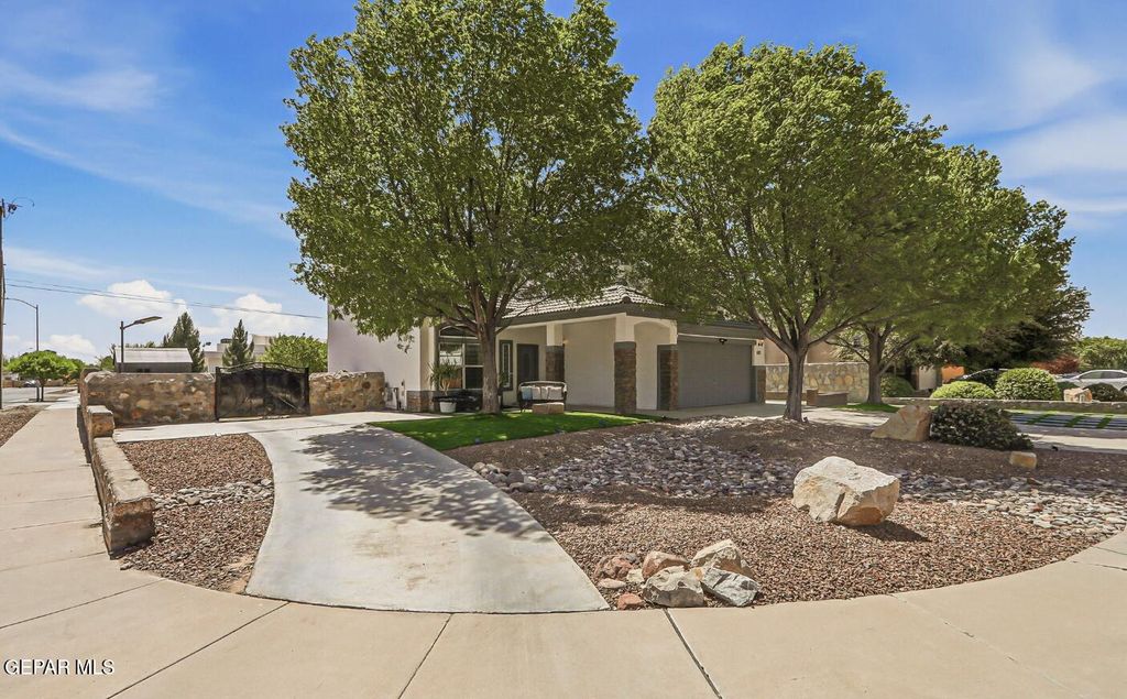 600 VALLEY PLUM Avenue, El Paso, TX 79932