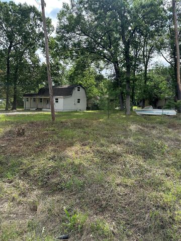 328 W Sherwood Drive, Livingston, TX 77351