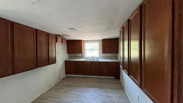 328 W Sherwood Drive, Livingston, TX 77351