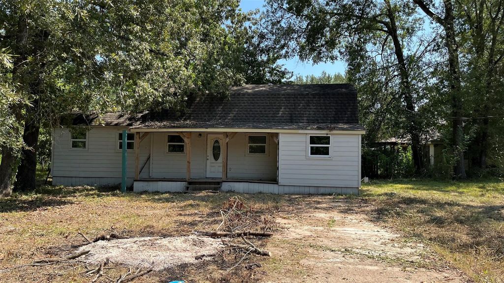 328 W Sherwood Drive, Livingston, TX 77351