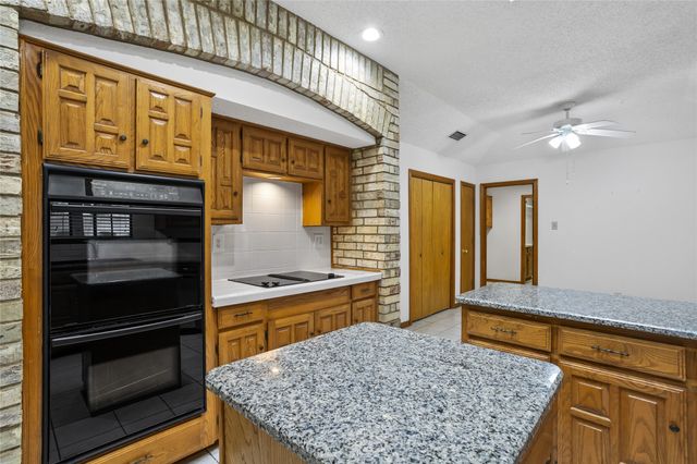 2921 Pitkin Drive, Arlington, TX 76006