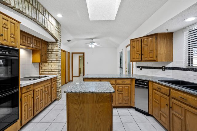 2921 Pitkin Drive, Arlington, TX 76006