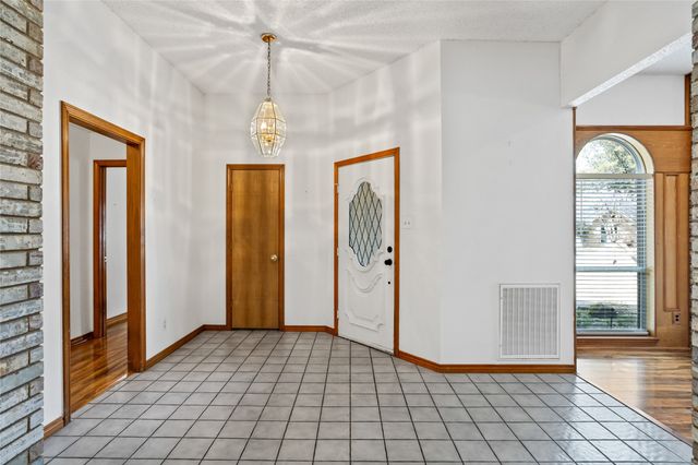 2921 Pitkin Drive, Arlington, TX 76006