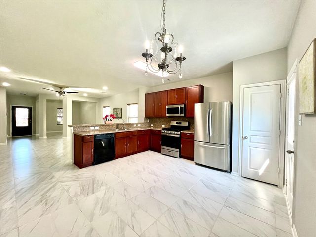 3119 Cambridge Meadows Lane, Dickinson, TX 77539