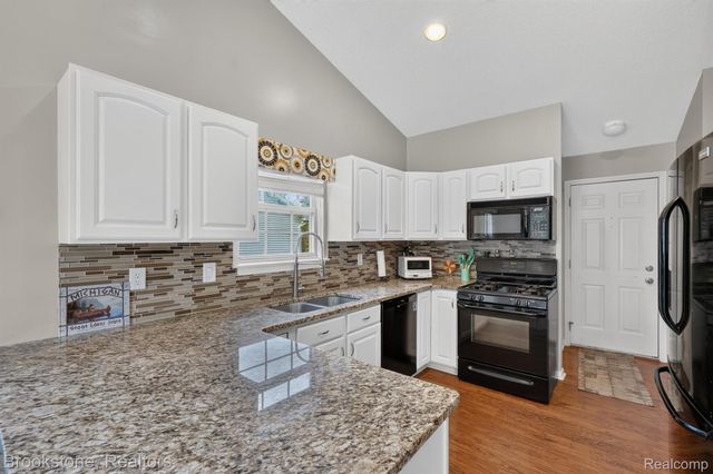 6098 Hedgerow Circle, Burton, MI 48439