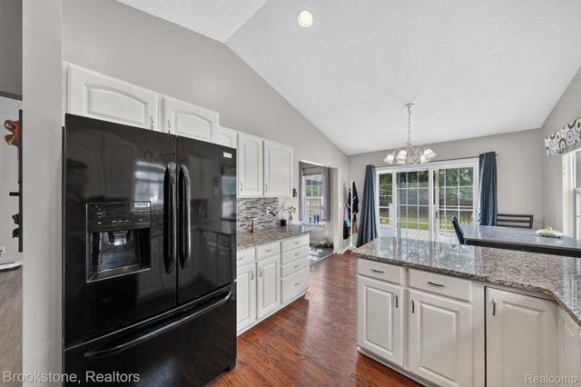 6098 Hedgerow Circle, Burton, MI 48439