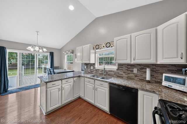 6098 Hedgerow Circle, Burton, MI 48439