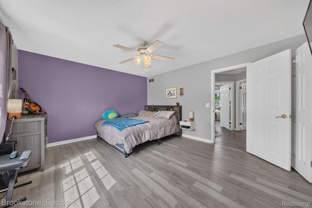 6098 Hedgerow Circle, Burton, MI 48439