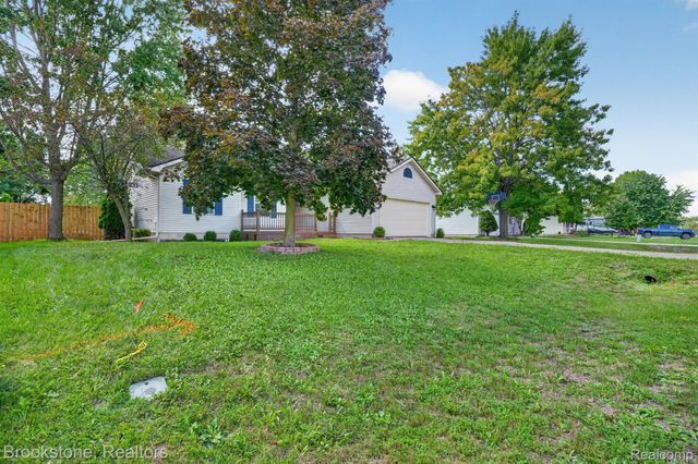 6098 Hedgerow Circle, Burton, MI 48439