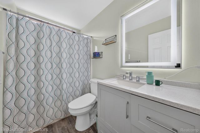 6098 Hedgerow Circle, Burton, MI 48439